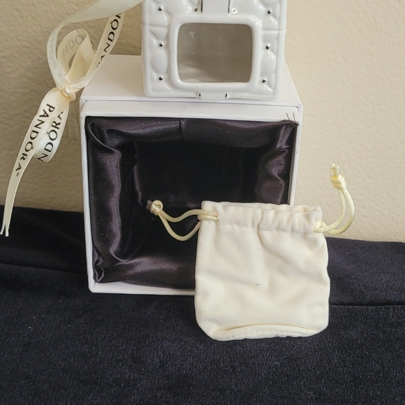PANDORA 2016 CERAMIC CHRISTMAS GIFT BOX ORNAMENT - Picture 9 of 9